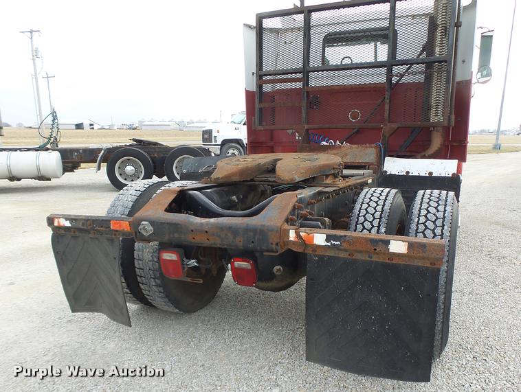 image for item DA3268 1996 Volvo WG semi truck