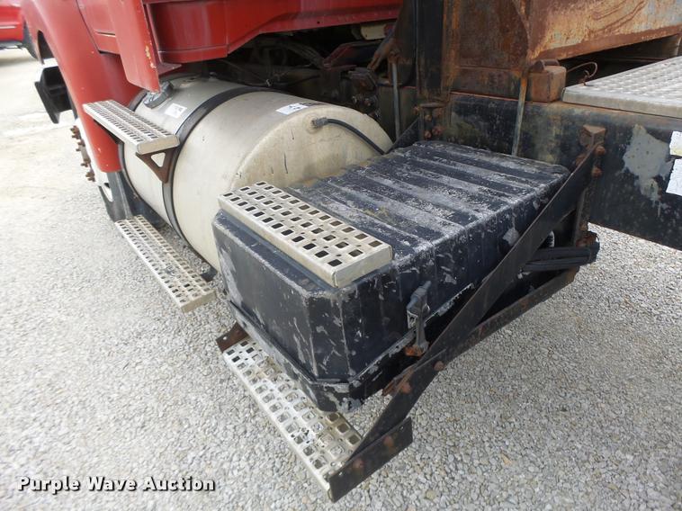 image for item DA3268 1996 Volvo WG semi truck