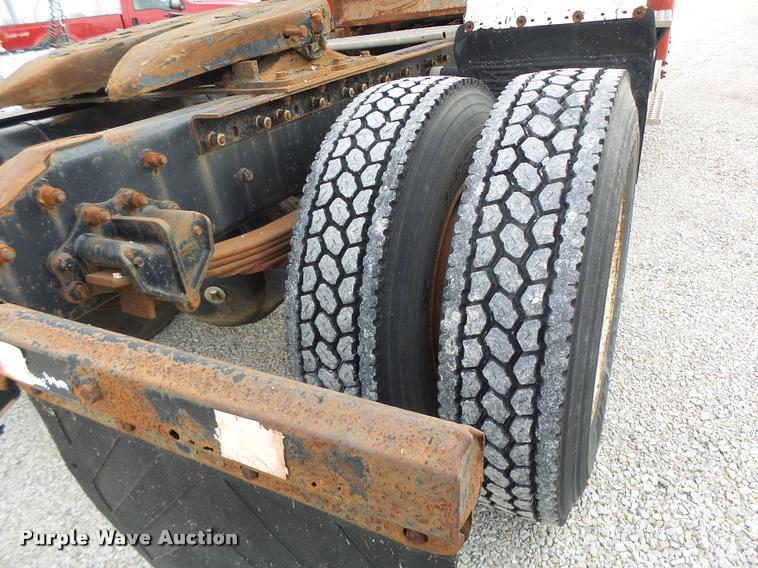 image for item DA3268 1996 Volvo WG semi truck