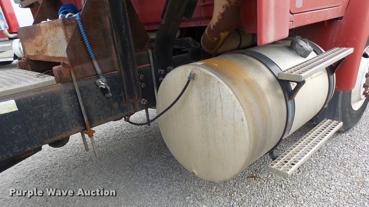 image for item DA3268 1996 Volvo WG semi truck