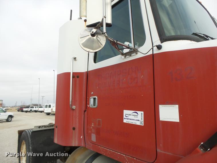 image for item DA3268 1996 Volvo WG semi truck