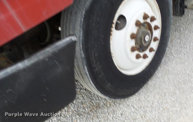 image for item DA3268 1996 Volvo WG semi truck