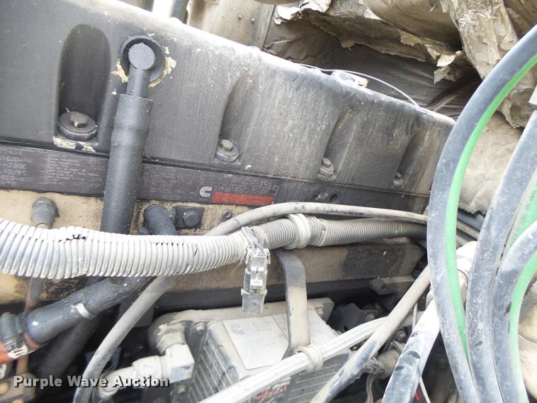 image for item DA3268 1996 Volvo WG semi truck