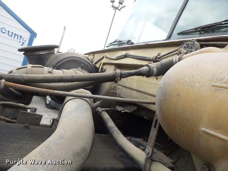 image for item DA3268 1996 Volvo WG semi truck