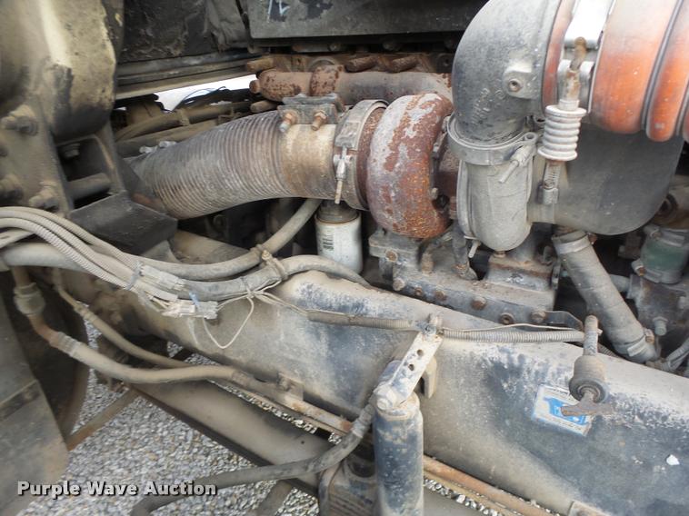 image for item DA3268 1996 Volvo WG semi truck