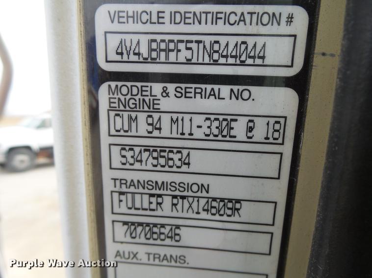 image for item DA3268 1996 Volvo WG semi truck