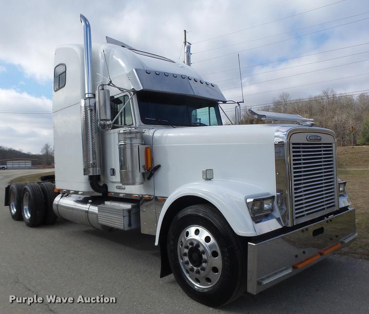image for item DA3271 1998 Freightliner FLD semi truck