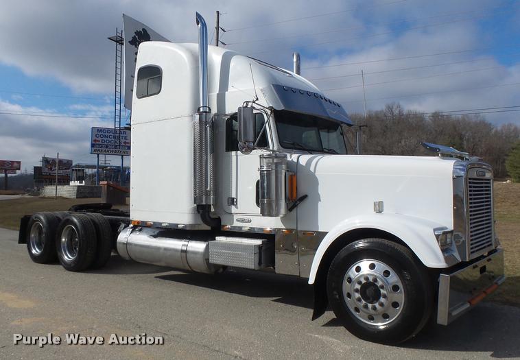 image for item DA3271 1998 Freightliner FLD semi truck