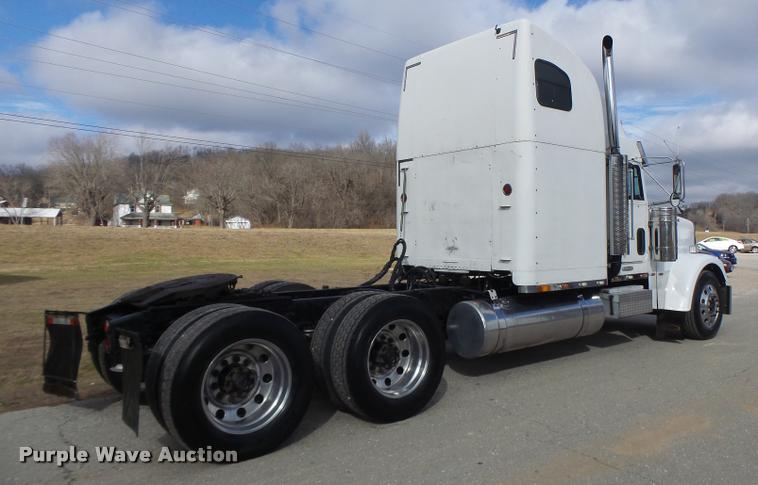 image for item DA3271 1998 Freightliner FLD semi truck