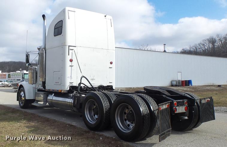 image for item DA3271 1998 Freightliner FLD semi truck