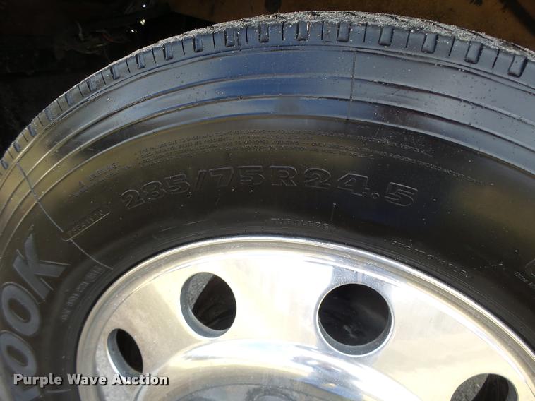 image for item DA3271 1998 Freightliner FLD semi truck