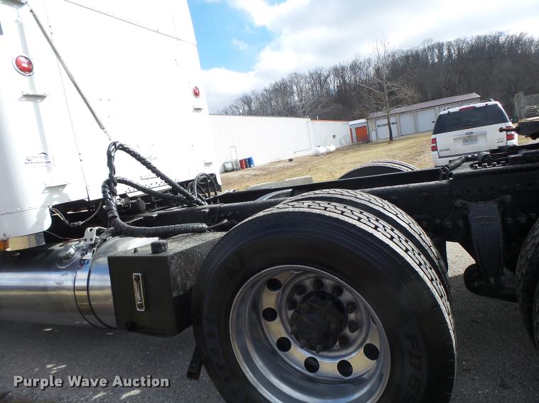 image for item DA3271 1998 Freightliner FLD semi truck