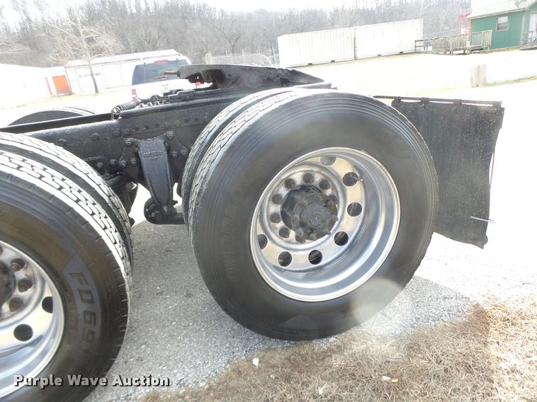 image for item DA3271 1998 Freightliner FLD semi truck