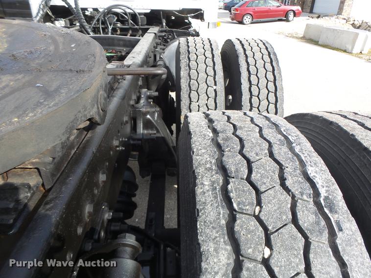 image for item DA3271 1998 Freightliner FLD semi truck