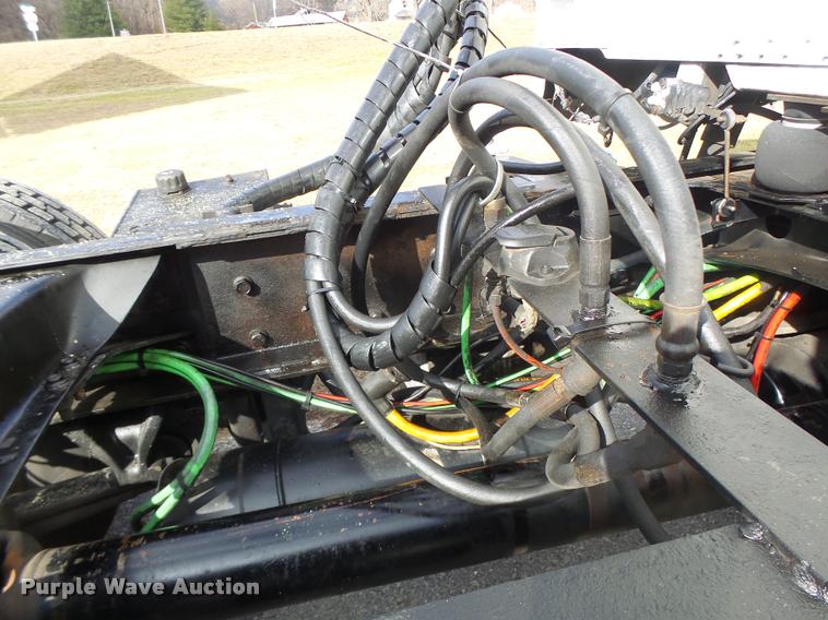 image for item DA3271 1998 Freightliner FLD semi truck