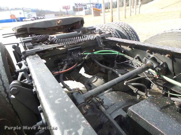 image for item DA3271 1998 Freightliner FLD semi truck