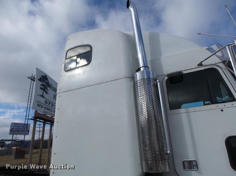 image for item DA3271 1998 Freightliner FLD semi truck