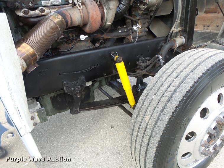 image for item DA3271 1998 Freightliner FLD semi truck