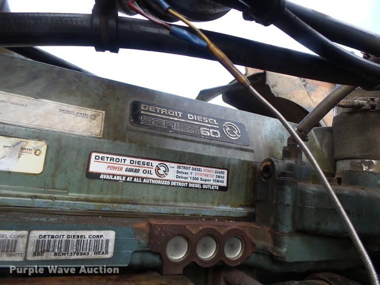 image for item DA3271 1998 Freightliner FLD semi truck