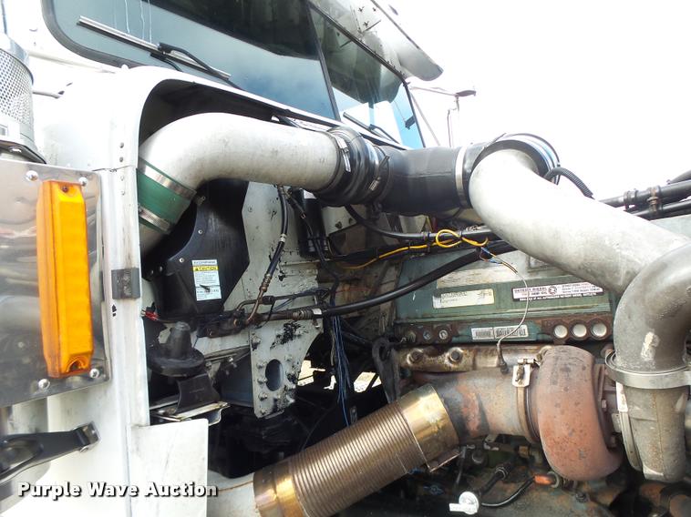 image for item DA3271 1998 Freightliner FLD semi truck