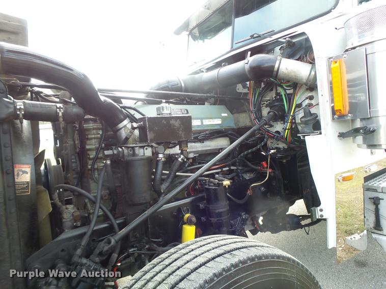 image for item DA3271 1998 Freightliner FLD semi truck