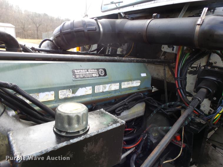 image for item DA3271 1998 Freightliner FLD semi truck