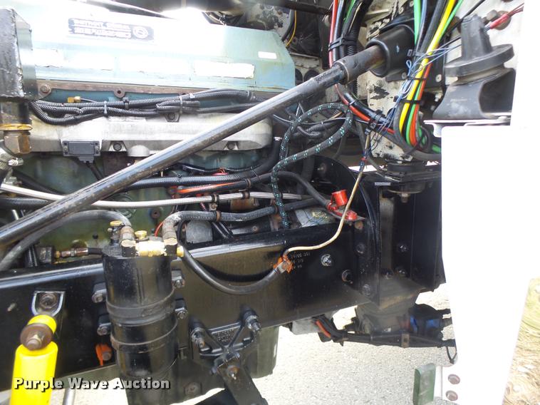 image for item DA3271 1998 Freightliner FLD semi truck