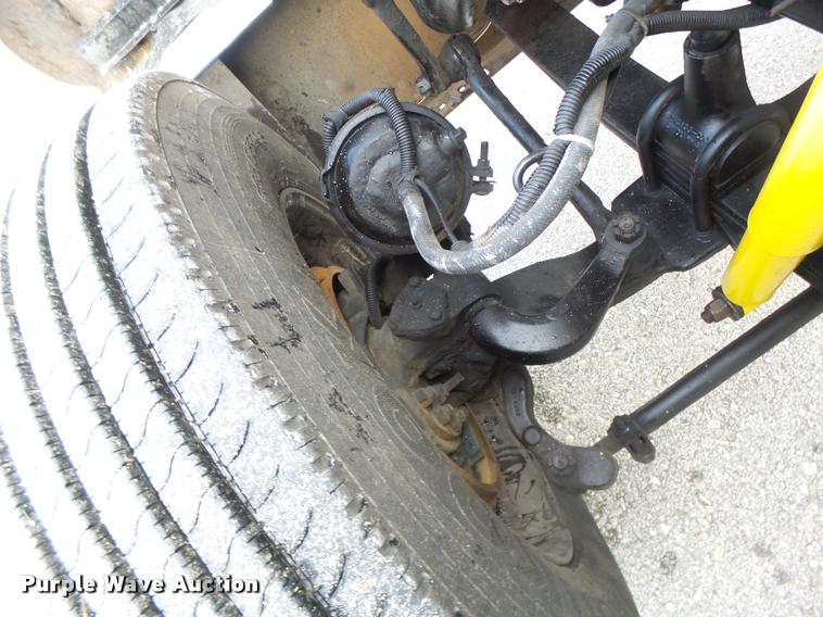 image for item DA3271 1998 Freightliner FLD semi truck