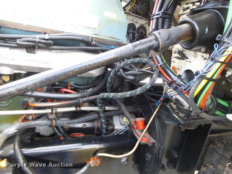 image for item DA3271 1998 Freightliner FLD semi truck