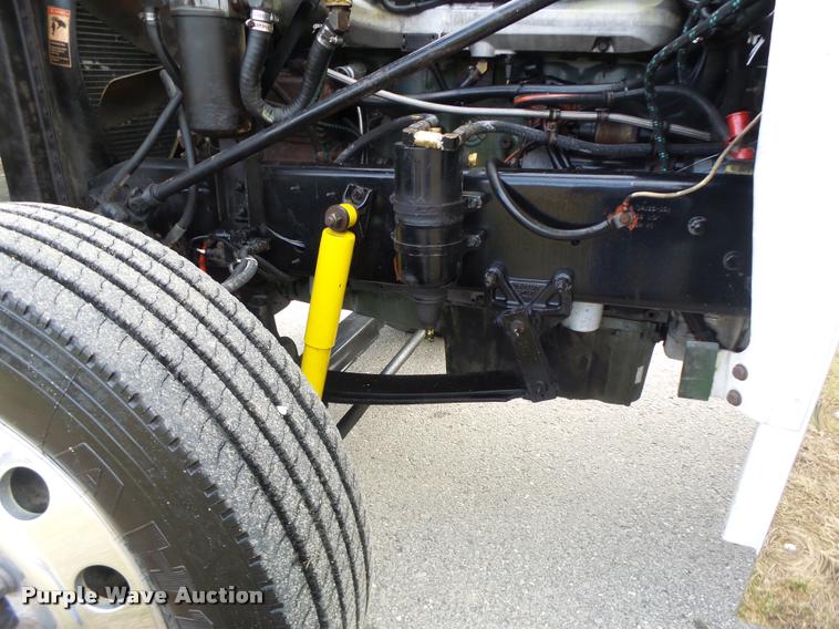 image for item DA3271 1998 Freightliner FLD semi truck