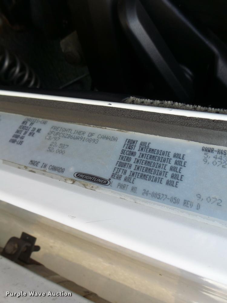 image for item DA3271 1998 Freightliner FLD semi truck