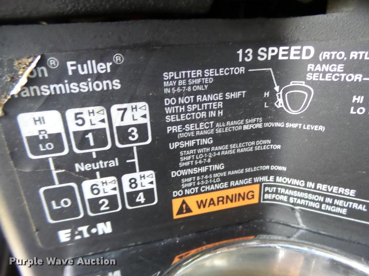 image for item DA3271 1998 Freightliner FLD semi truck