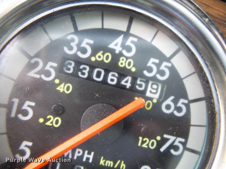 image for item DA3271 1998 Freightliner FLD semi truck