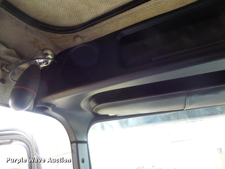 image for item DA3271 1998 Freightliner FLD semi truck