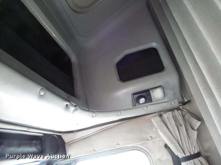 image for item DA3271 1998 Freightliner FLD semi truck