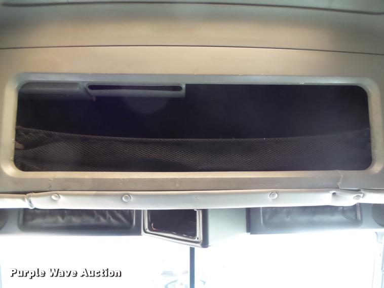 image for item DA3271 1998 Freightliner FLD semi truck