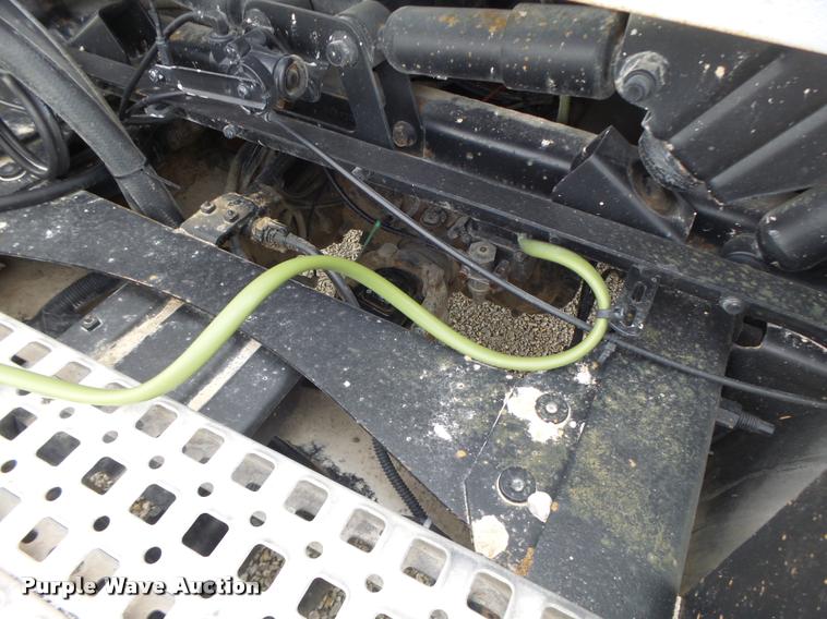 image for item DA3277 2004 Volvo VNL semi truck