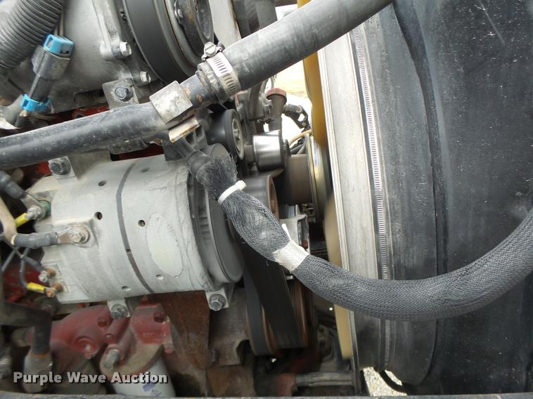 image for item DA3277 2004 Volvo VNL semi truck