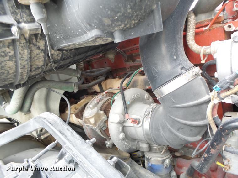 image for item DA3277 2004 Volvo VNL semi truck