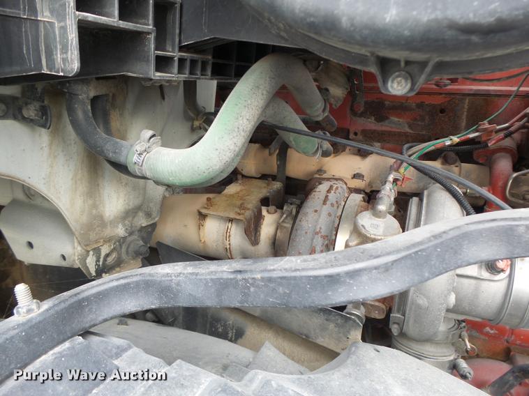 image for item DA3277 2004 Volvo VNL semi truck