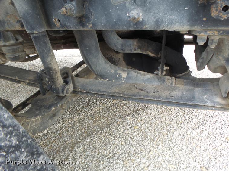 image for item DA3277 2004 Volvo VNL semi truck