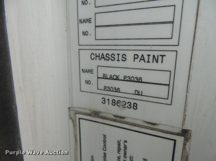 image for item DA3277 2004 Volvo VNL semi truck