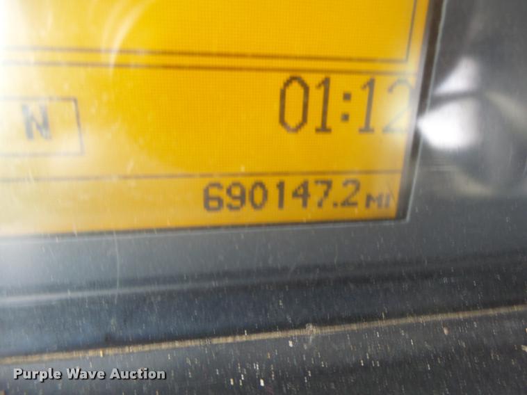 image for item DA3277 2004 Volvo VNL semi truck