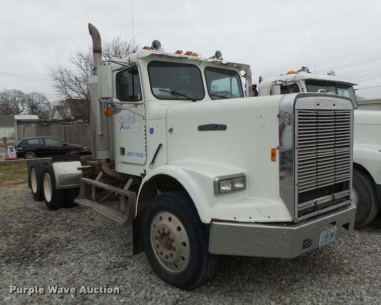 image for item DA3280 1987 Freightliner FLC-64T semi truck