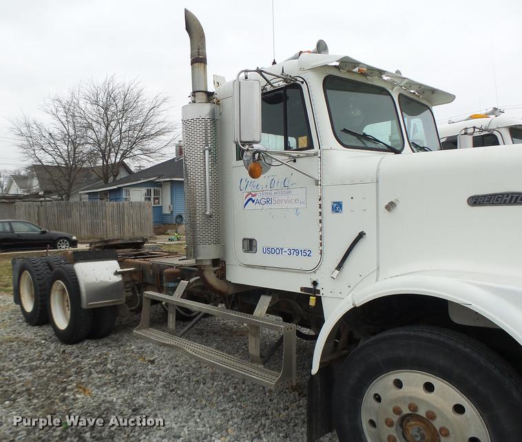 image for item DA3280 1987 Freightliner FLC-64T semi truck