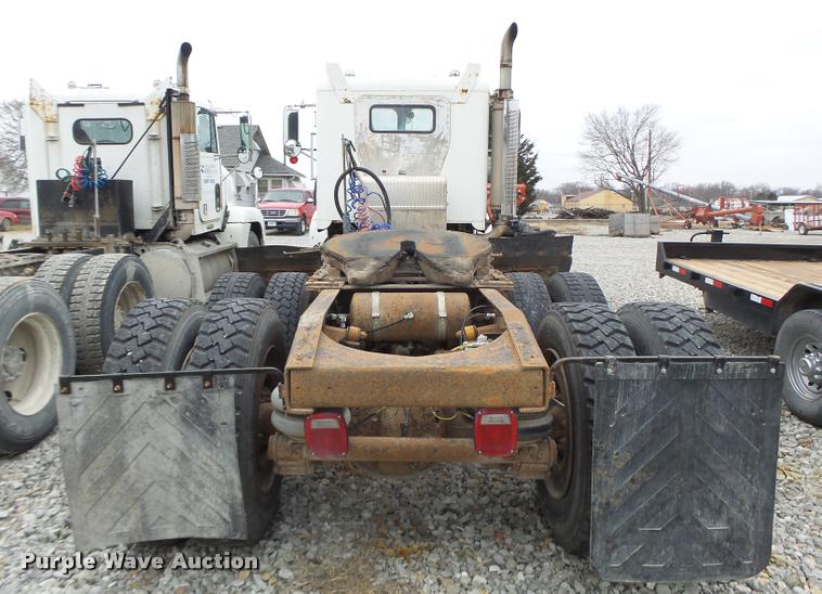 image for item DA3280 1987 Freightliner FLC-64T semi truck