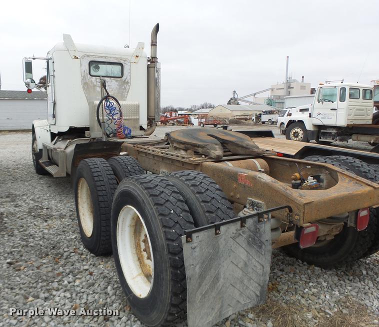 image for item DA3280 1987 Freightliner FLC-64T semi truck