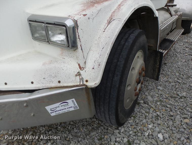 image for item DA3280 1987 Freightliner FLC-64T semi truck