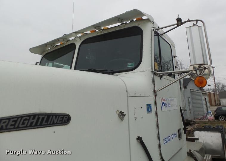 image for item DA3280 1987 Freightliner FLC-64T semi truck