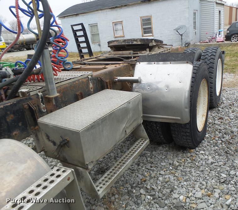 image for item DA3280 1987 Freightliner FLC-64T semi truck